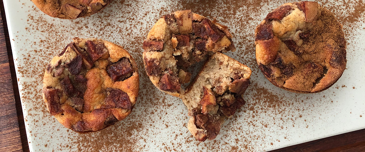 Saftige muffins med æble og kanel